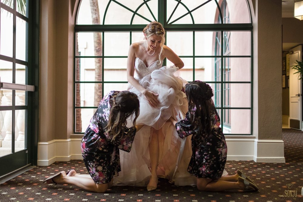 bridesmaids-place-garter-boca-raton-wedding-photographer