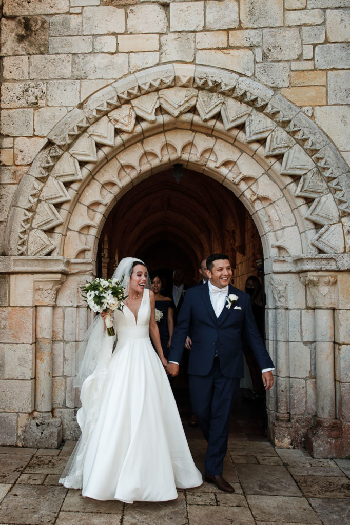 Bride and groom arrive at Spanish Monastery